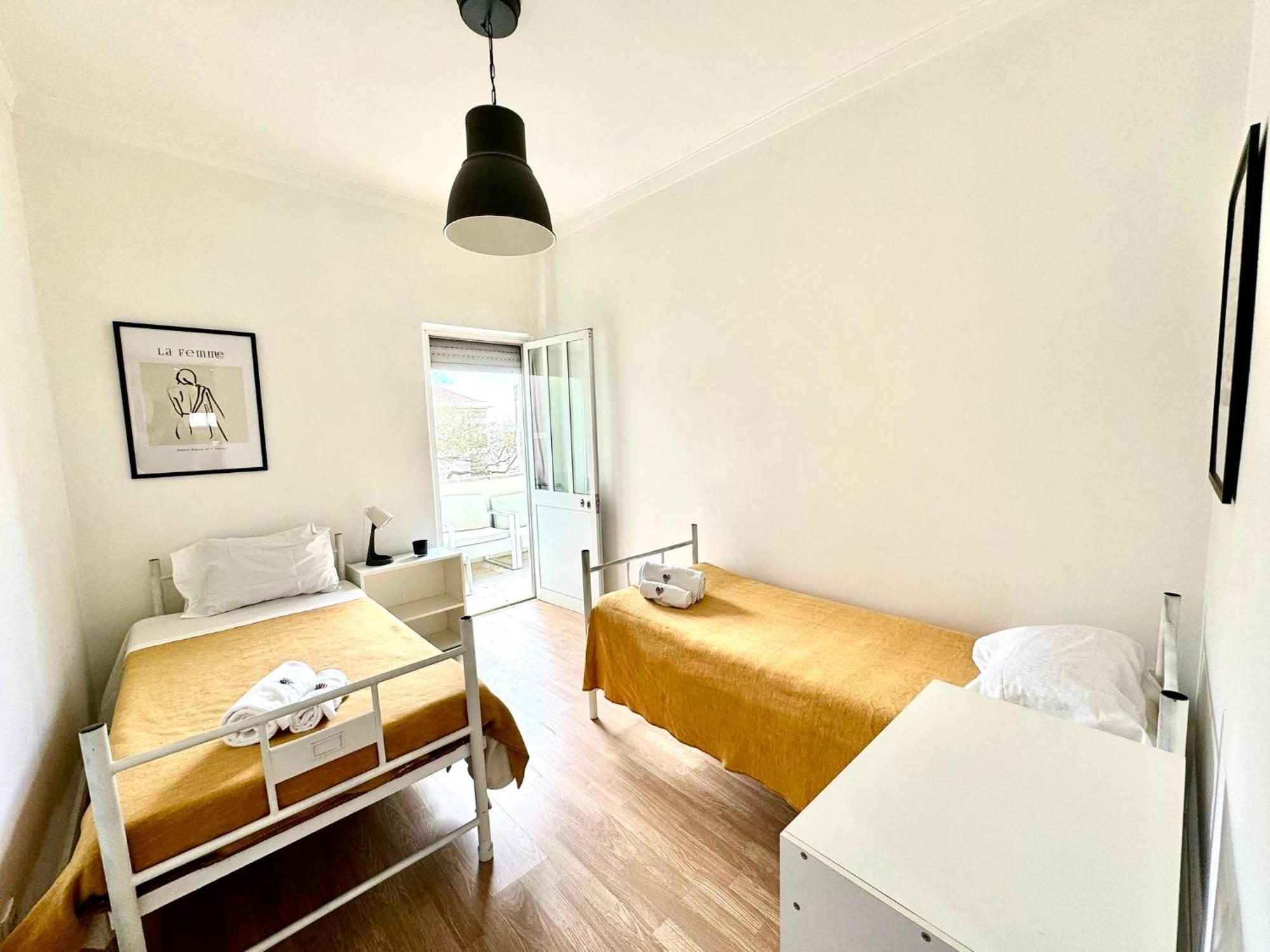 Almada Big Flat Next To Lisbon And Caparica Beach エクステリア 写真